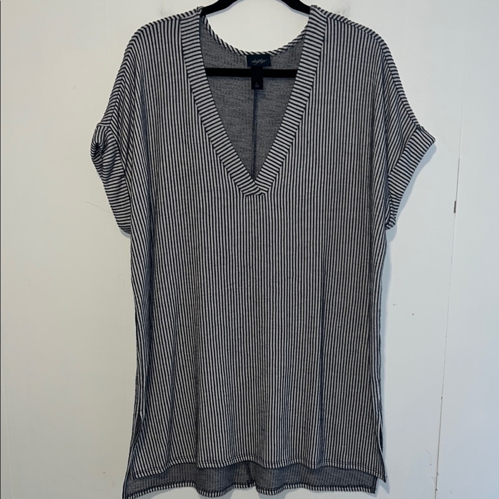 Day Trip Striped Short Sleeve V-neck Shirt with Side Slits A95*
